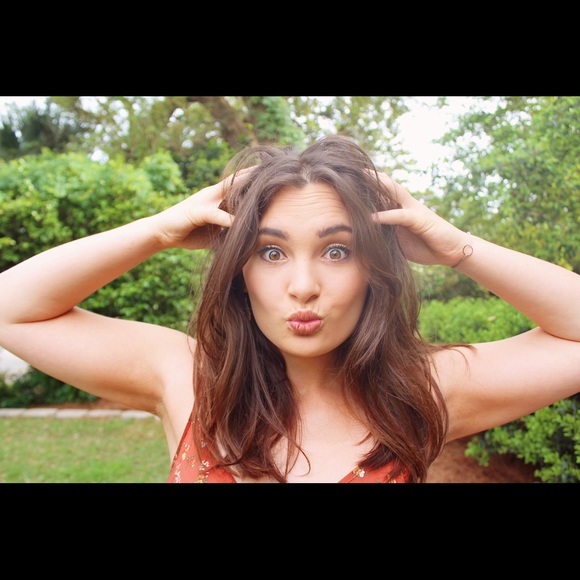 Meet your Posher, Gabrielle - Picture 1 of 1